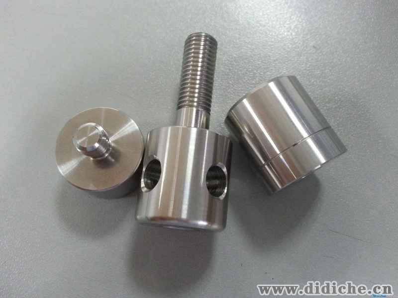 There is a huge difference in the price of the main factory parts and the auxiliary factory parts in the auto parts industry