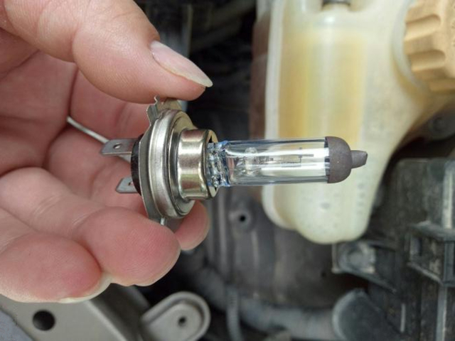 The low beam and brake bulbs are easy to break, but the high beam is not easy to break?
