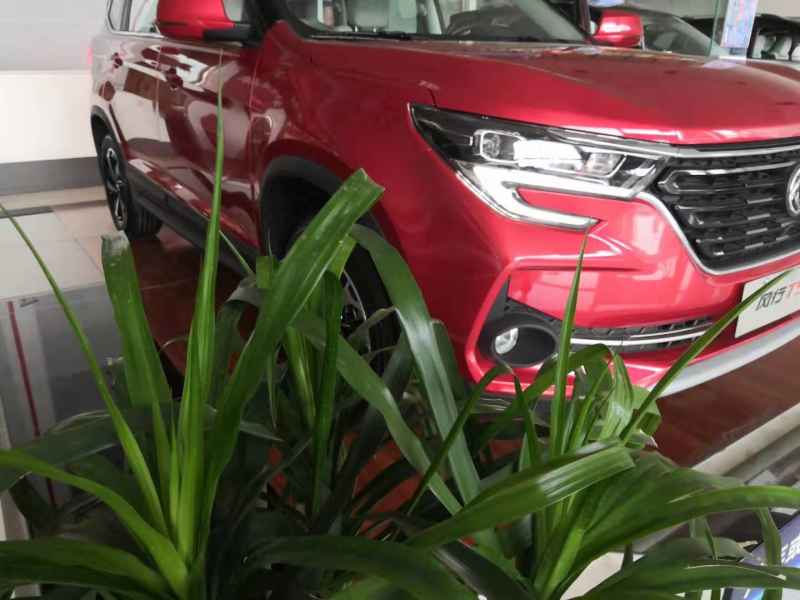Pay attention to the use of car lights, night lights, signal lights, fog lights, night lights, etc.