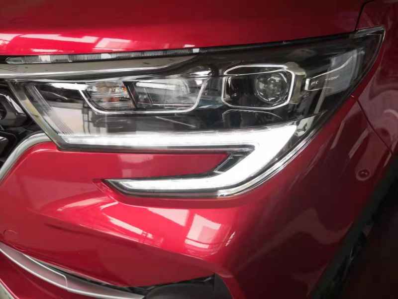 Pay attention to the use of car lights, night lights, signal lights, fog lights, night lights, etc.