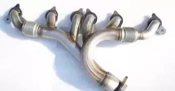 What is the principle of why the exhaust manifold is crooked? What is the principle of why the exhaust manifold is crooked?