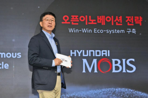 To speed up the research and development of platforms and systems that combine automotive hardware and software, Mobis releases a mid- and long-term transformation strategy