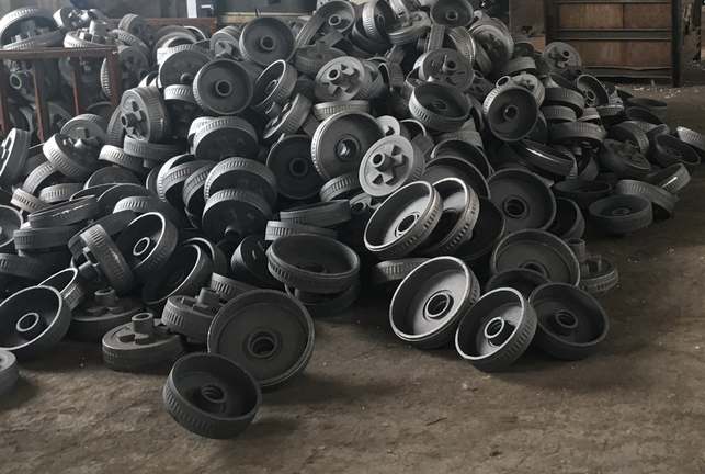 We manufacture various kinds casting parts, Counterweights, brake drums etc