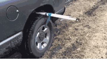 Wheel slipped into a mud pit and solved in one minute?
