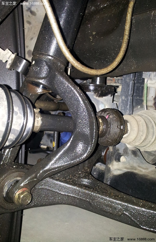 Talk about the things that the car owners have changed when they smell the oil from the shock absorber