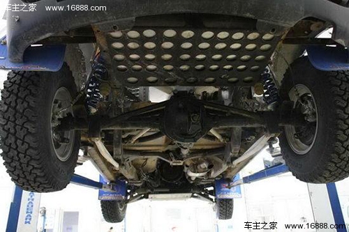 The car starts from the “bottom” and teaches you car chassis maintenance skills