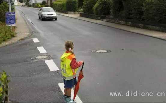 Sie werden vielleicht nie auf diese nützlichen Autokenntnisse über die Körperhaltung achten Sie werden vielleicht nie auf diese nützlichen Autokenntnisse über die Körperhaltung achten