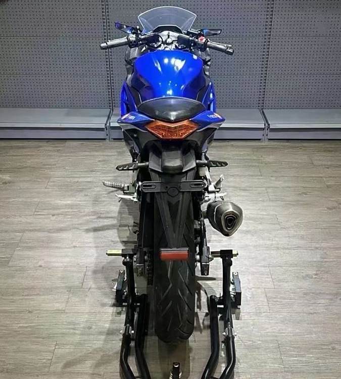 Kawasaki Ninja 400CC motorcycle: parallel bars, electronically sprayed and water-cooled, suitable for urban commuting and short trips