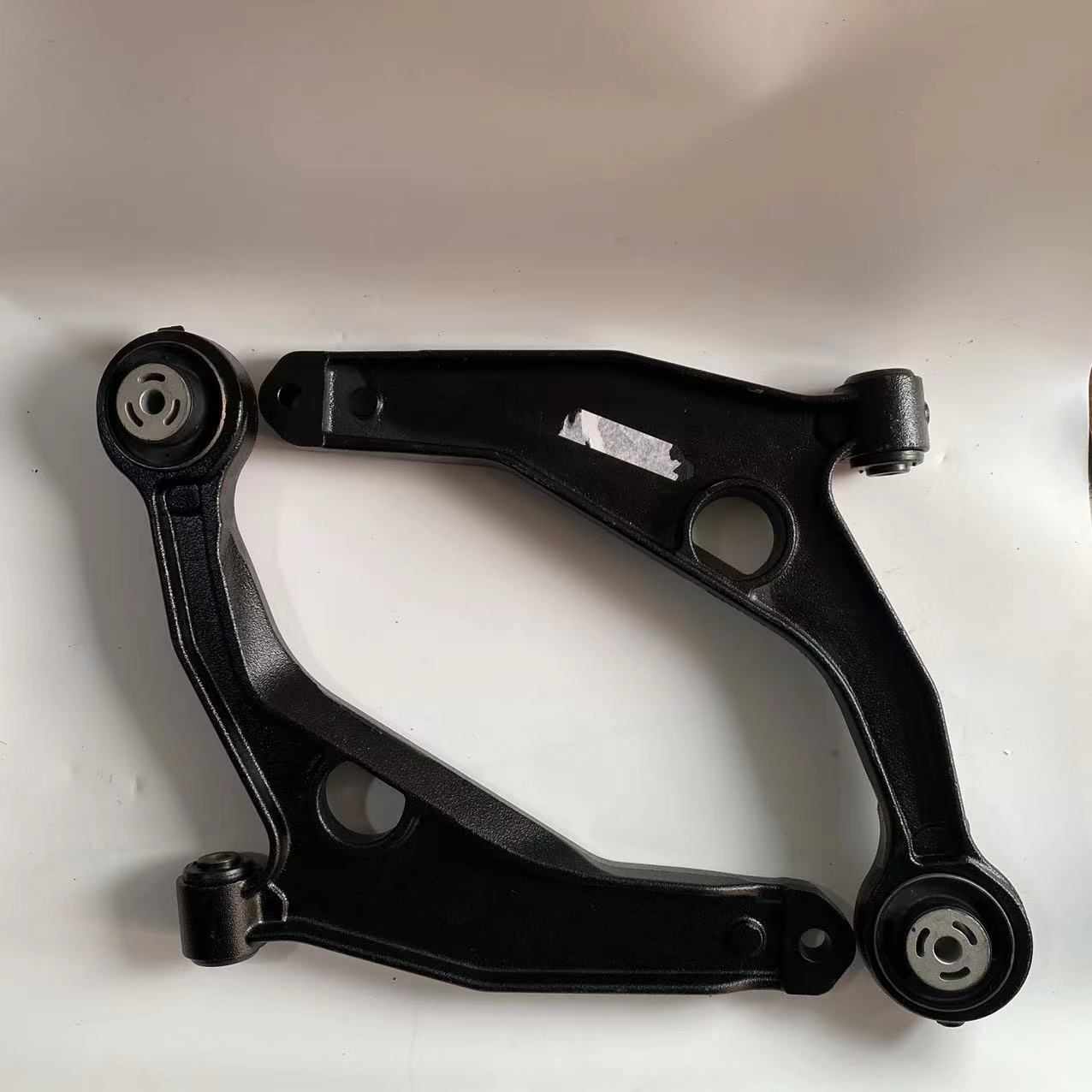 Front lower control arm 4766423AD 4766424 68149313AA 68149314 K6413333 for Dodge Journeys 2009-2014 chassis piece engine piece Front lower control arm 4766423AD 4766424 68149313AA 68149314 K6413333 for Dodge Journeys 2009-2014 chassis piece engine piece